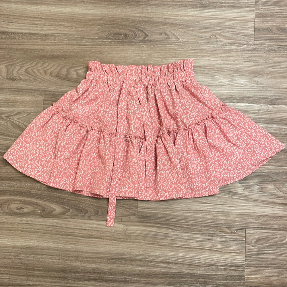 ✨2/$15✨ Ruffle floral mini skirt